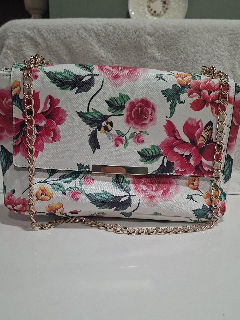 Crazy Deal Floral Chain-Handle Shoulder Bag - White with Pink & Green Roses